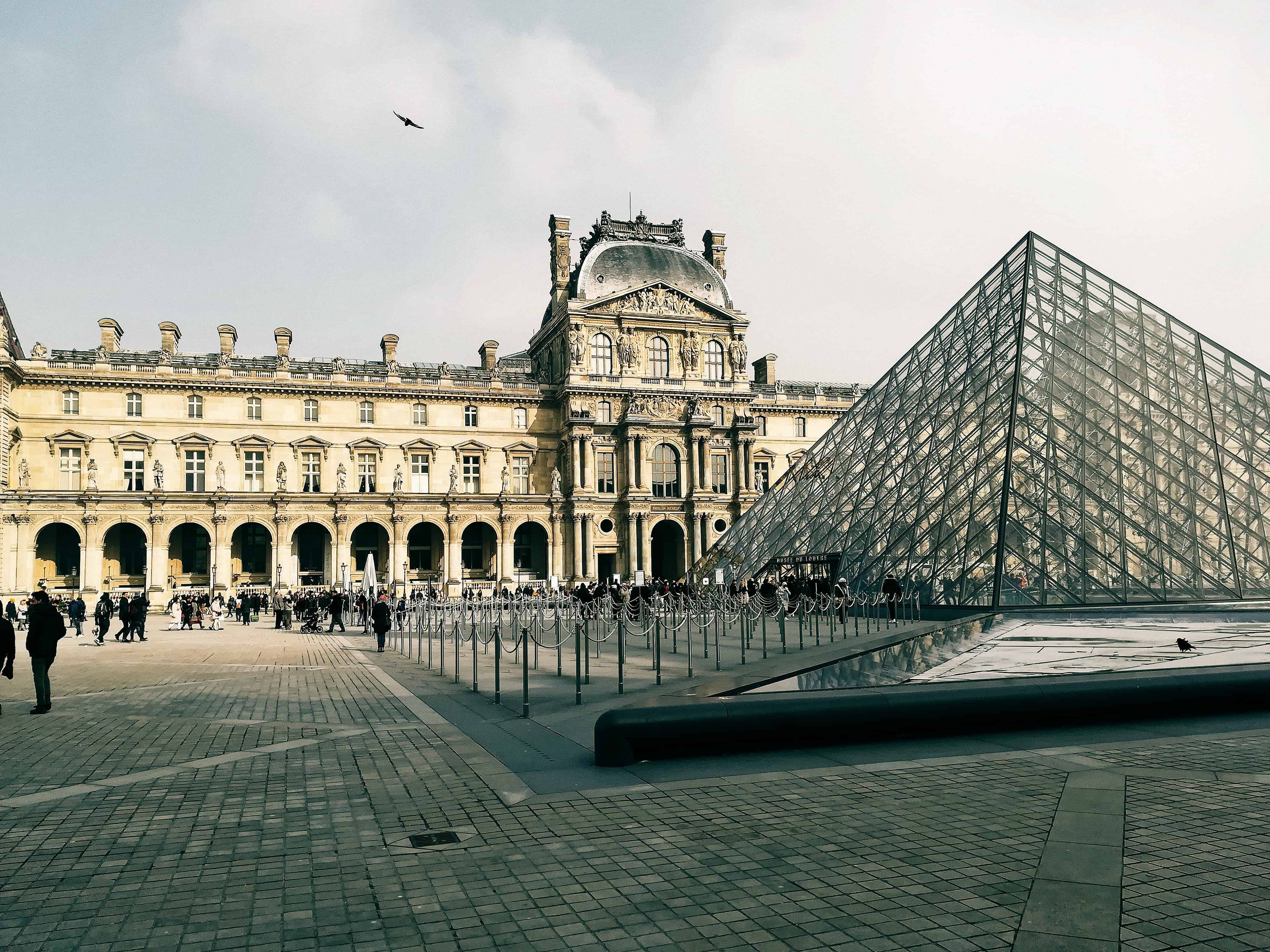Muzeum Louvre a skleněná pyramida