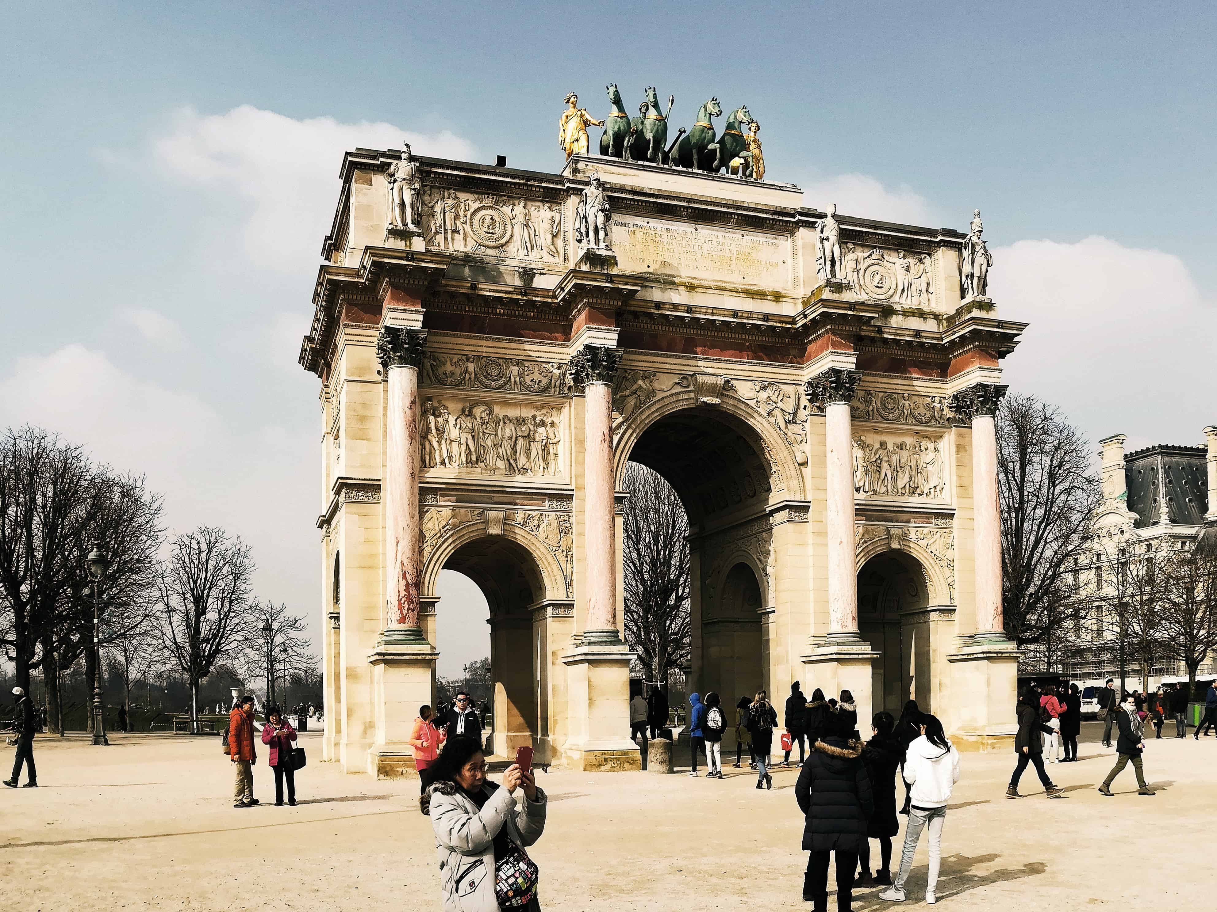 Arc de Carrousel neboli Malý vítězný oblouk v Paříži