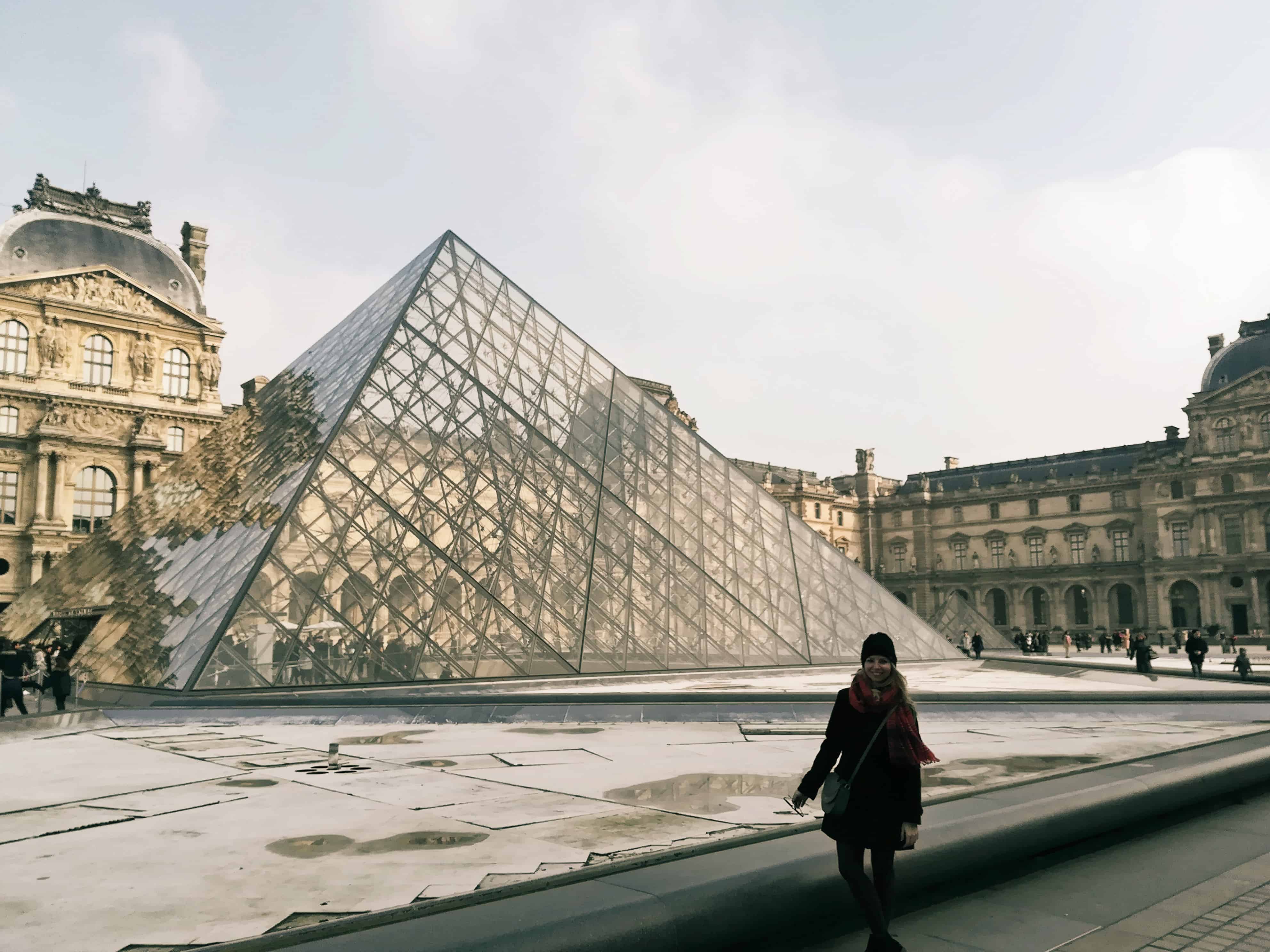 Skleněná pyramida u muzea Louvre