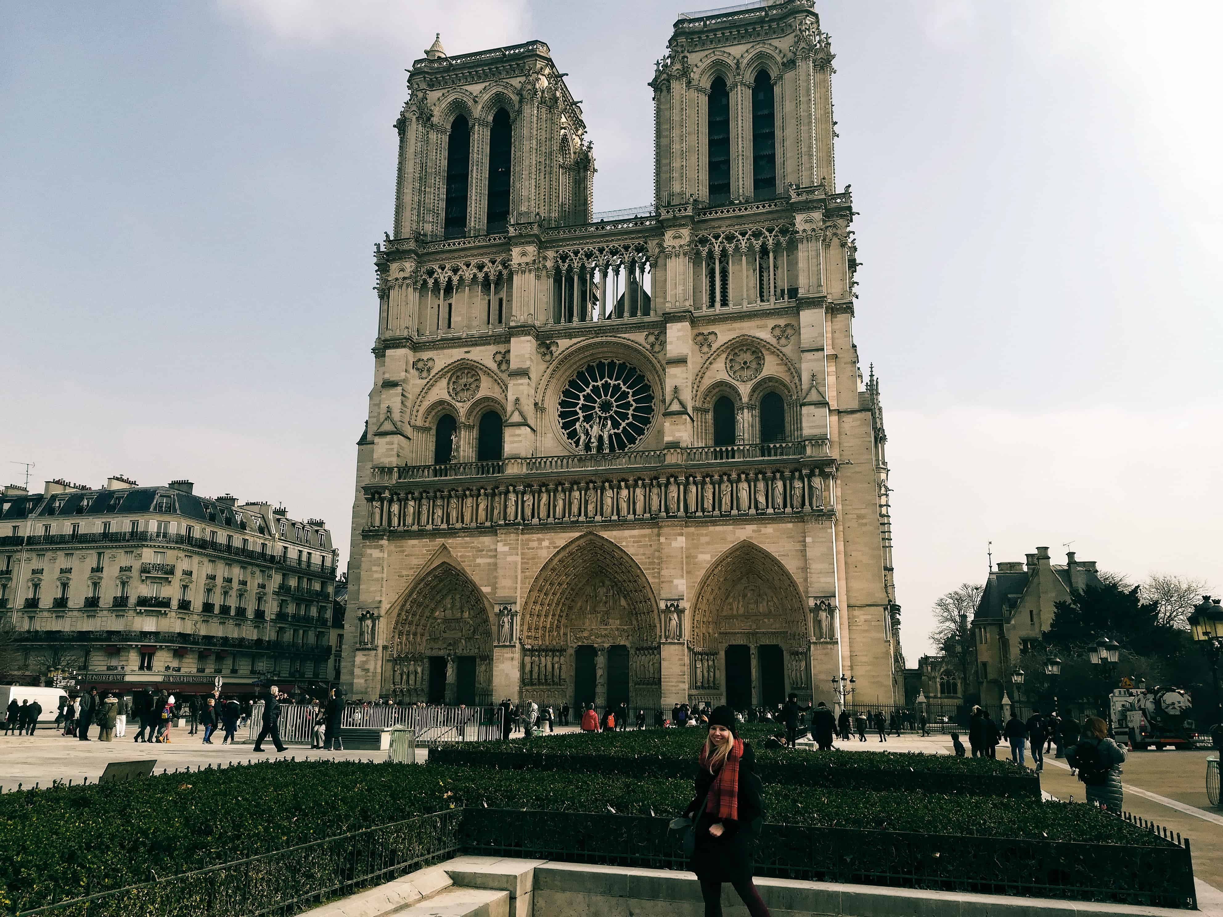 Katedrála Notre-Dame z přední strany