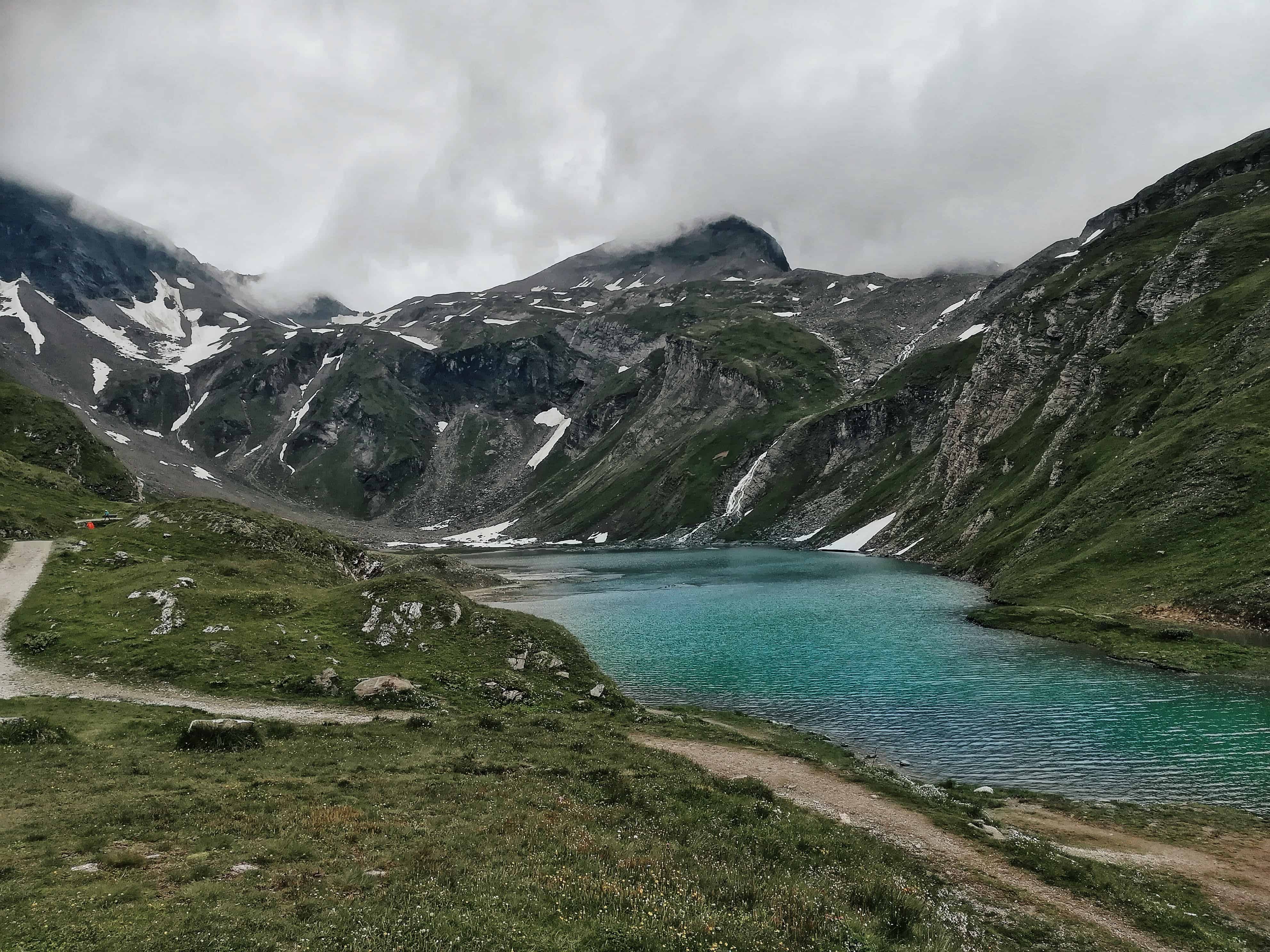Grossglocknerská vysokohorská silnice – jezero u vyhlídky Stauseeblick /nejkrásnější místa v Alpách