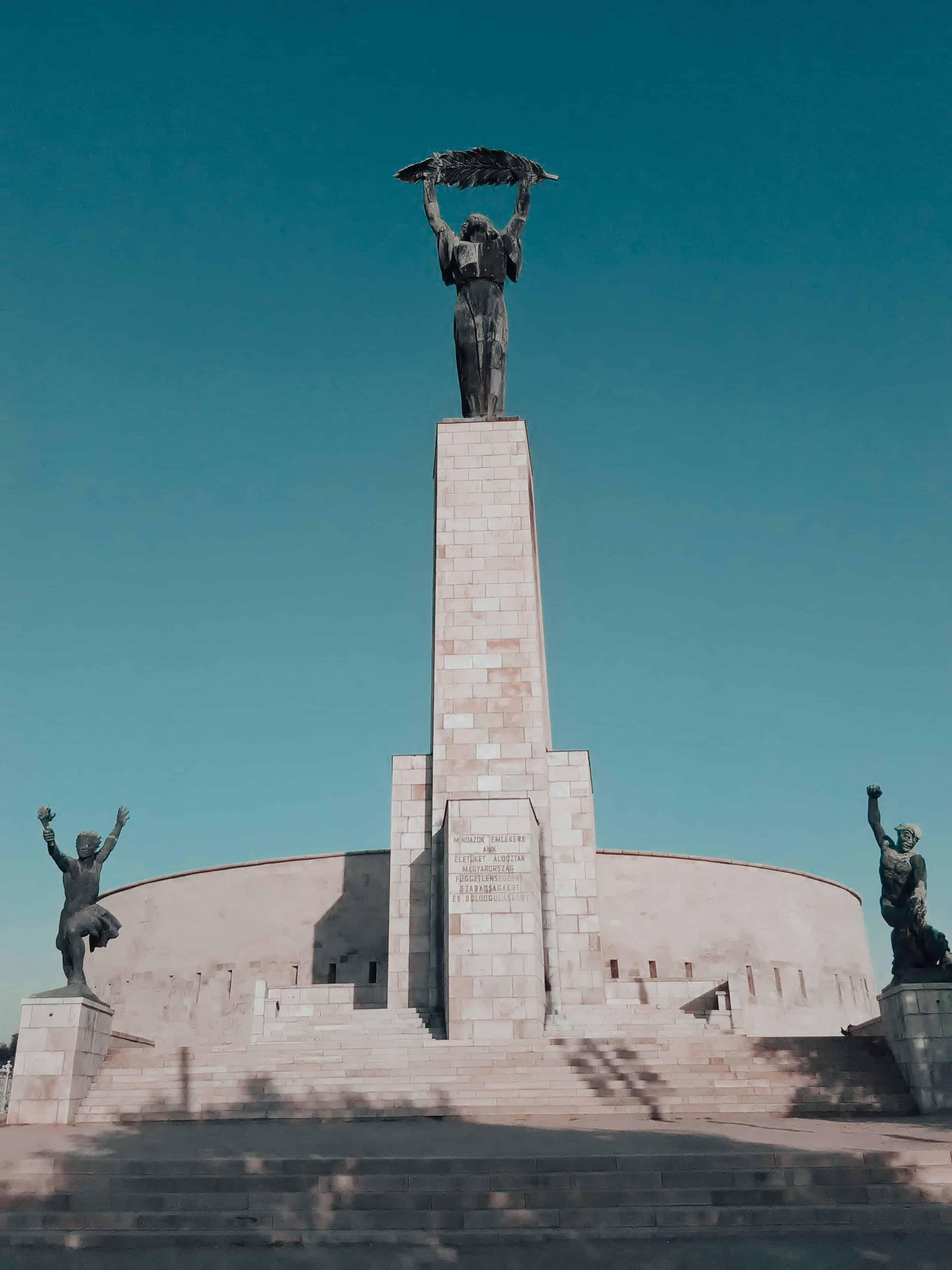 Socha Svobody (Szabadság szobor)/Gellértův vrch Budapešť