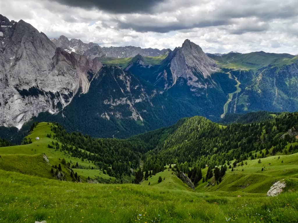 průsmyk Passo Pordoi panoramatické treky Dolomity