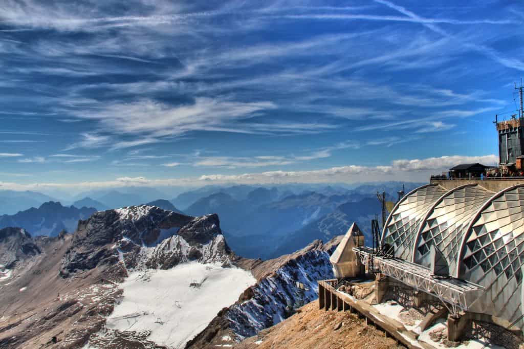 vrchol Zugspitze lanovka v německých Alpách
