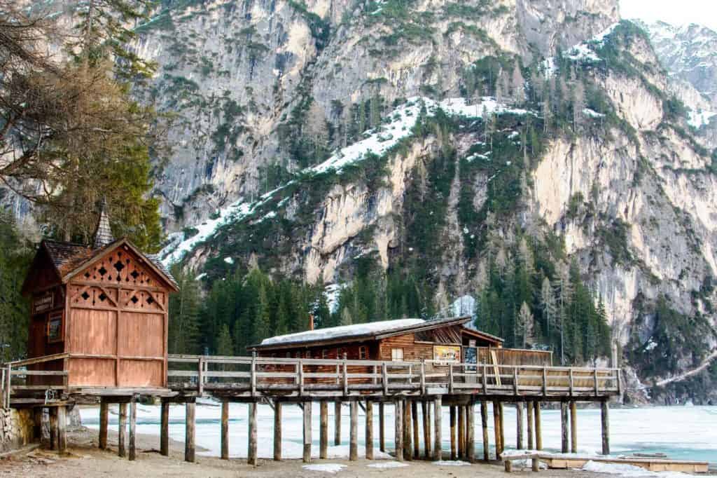 Lago di Braies půjčovna loděk