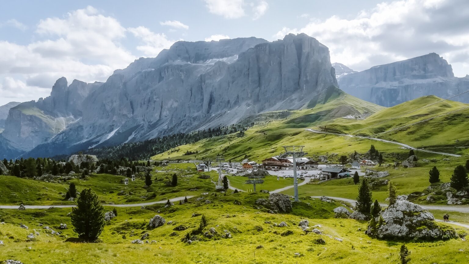 Passo Sella (Dolomites): Guide and tips for the most beautiful hikes