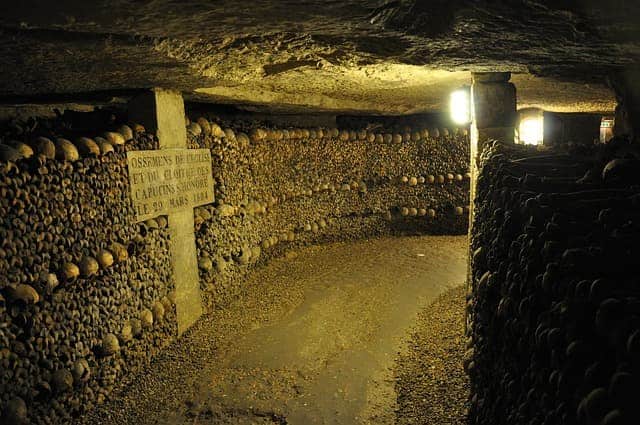Pařížské katakomby památky v Paříži vstupenky Paříž