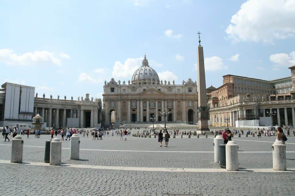 Intrarea la Vatican / ce să vizitezi la Roma