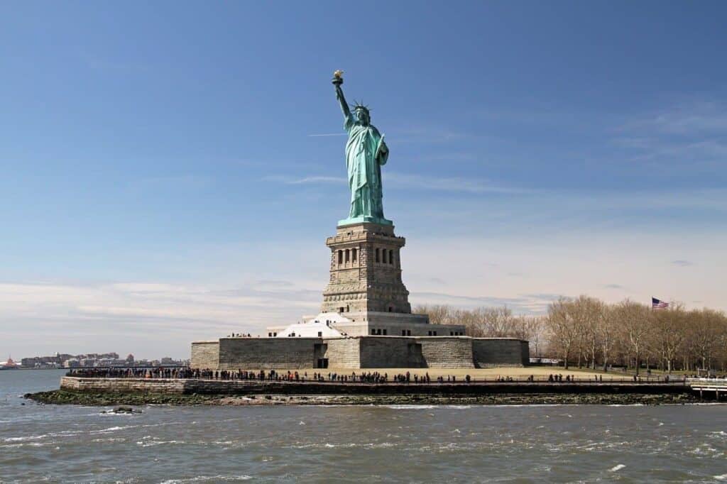 památky v New Yorku / Liberty Island a Statue of Liberty  / Socha Svobody
