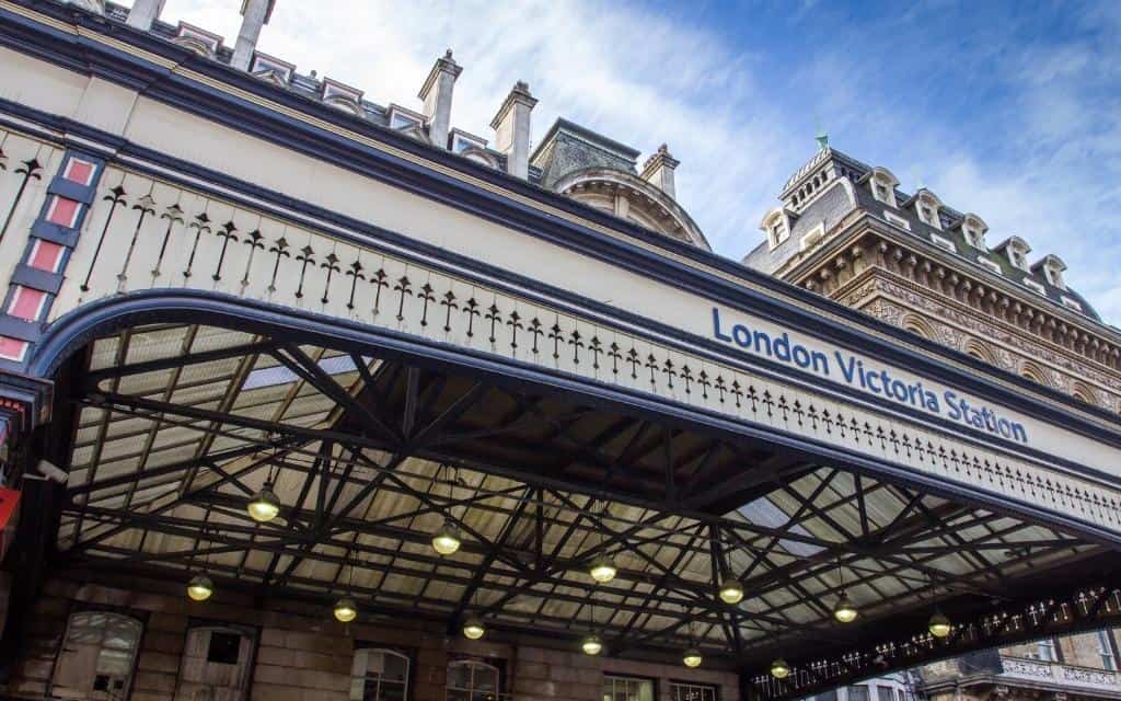 Londýn Victoria Station /  doprava v Londýně 