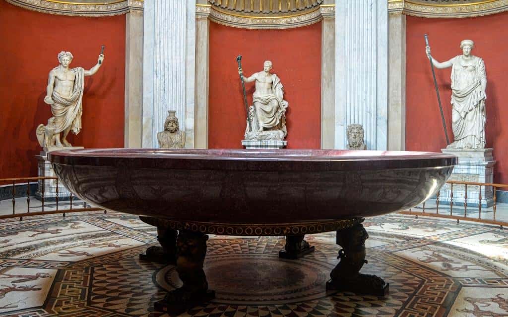 Muzeul Pio Clementin / bazin de porfir / Muzeele Vaticanului