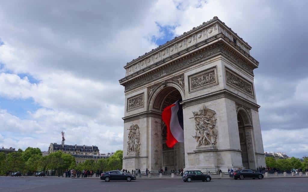 Arc de Triomphe in Paris / Monuments in Paris