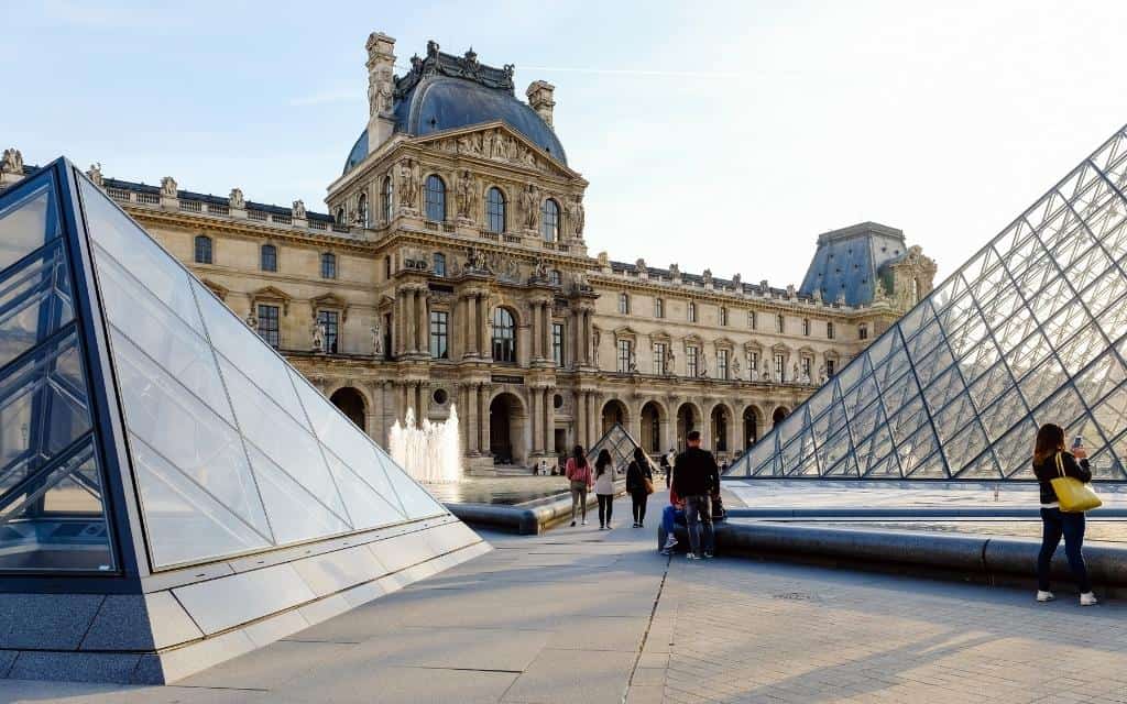Louvre v Paříži / památky v Paříži