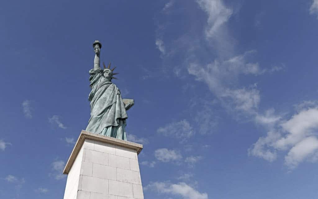 Statue of Liberty in Paris / Monuments in Paris