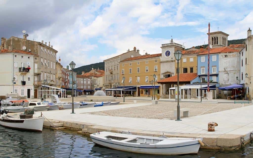 island Cres Croatia / where to go to the sea in Croatia