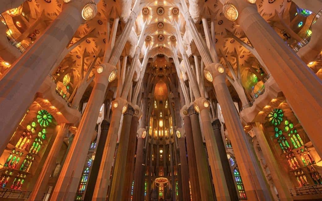 La Sagrada Familia Barcelona belső tér