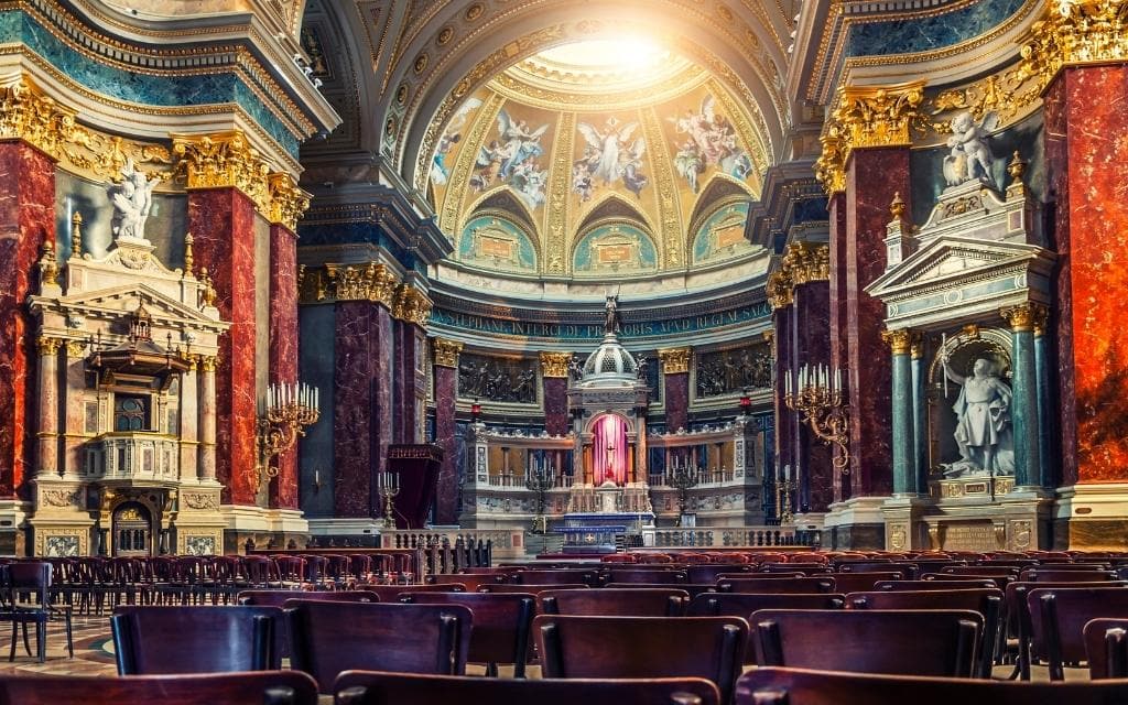 kam v budapešti / bazilika svatého Štěpána v Budapešti