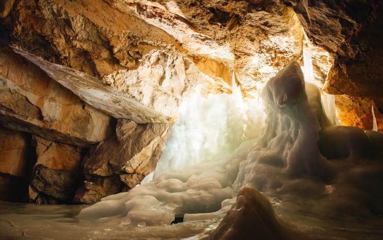 Obří ledová jeskyně Dachstein