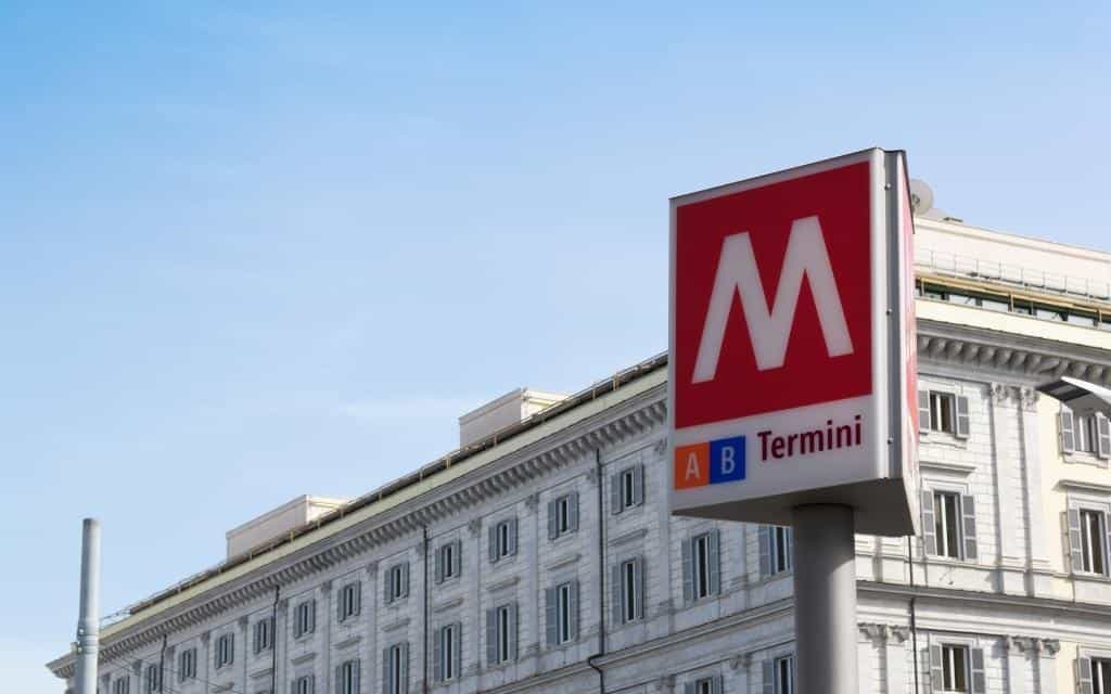 Metro-Schilder in Rom