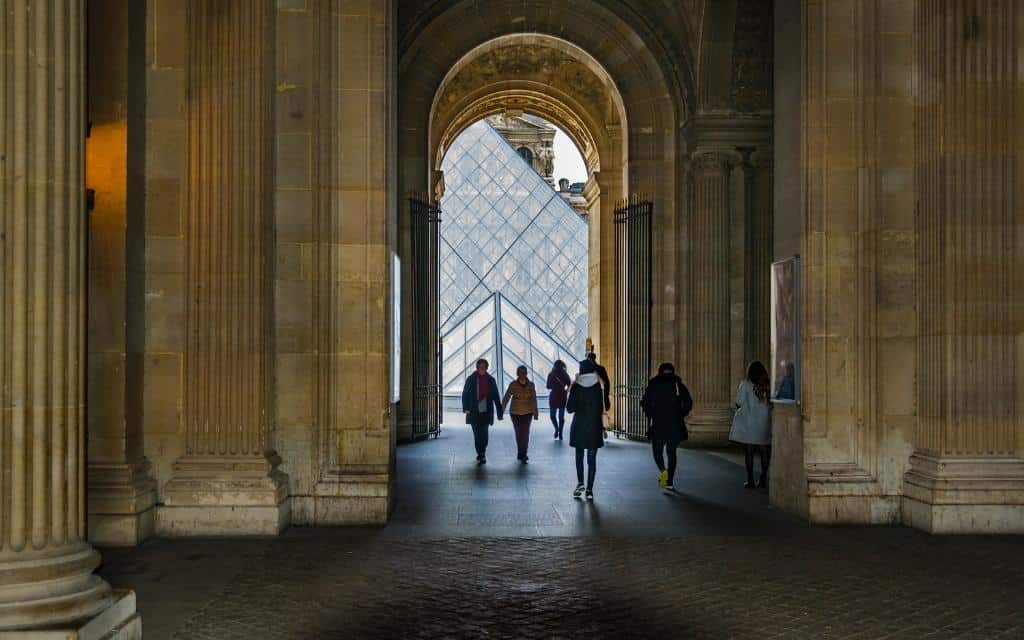 Louvre v Paříži vstup