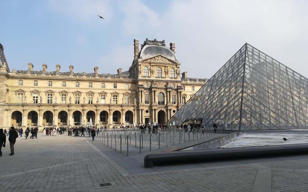 Eintritt ins Louvre-Museum