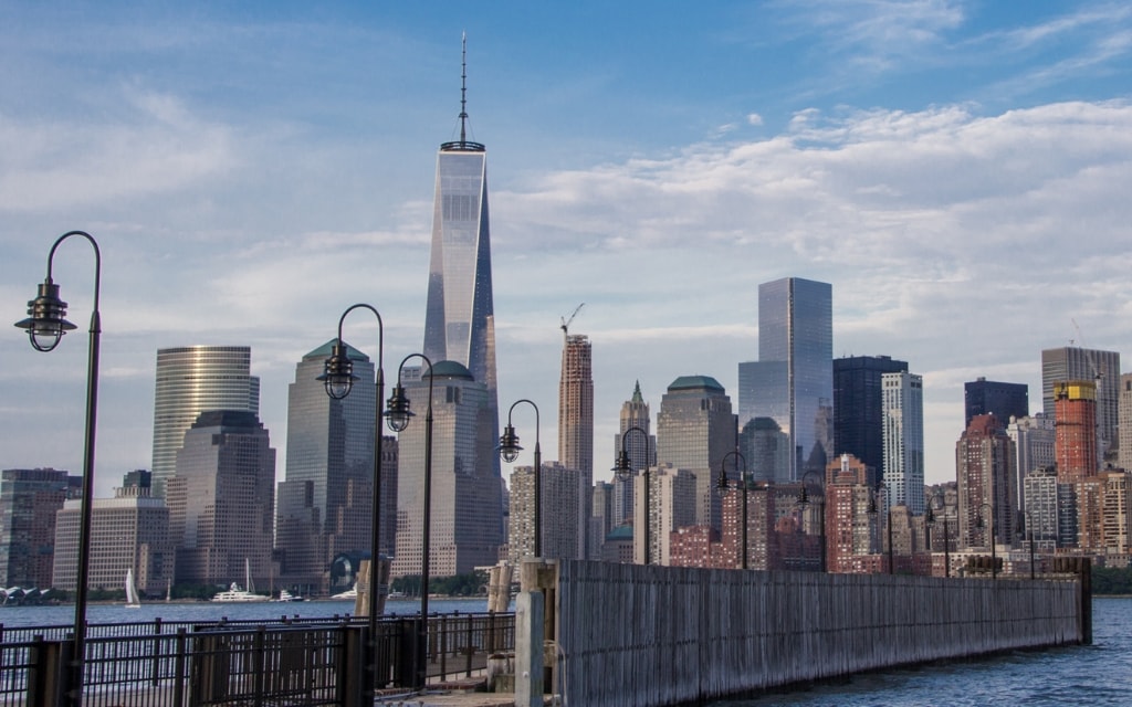 Pohled na One World Trade Center - nejvyšší stavba na fotografii New York