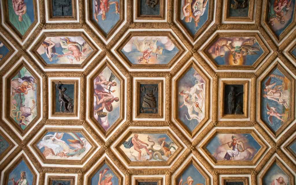 Strop s freskami v Plazzo Te Mantova Itálie / kam v Lombardii