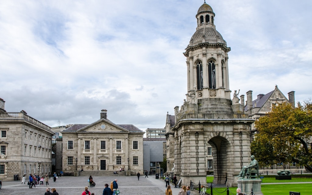 Hlavní nádvoří v Trinity College / památky v Dublinu