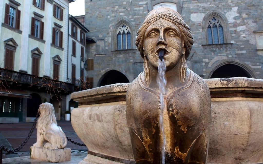 Fontána na Piazza Vecchio / Nejkrásnější místa v Bergamu