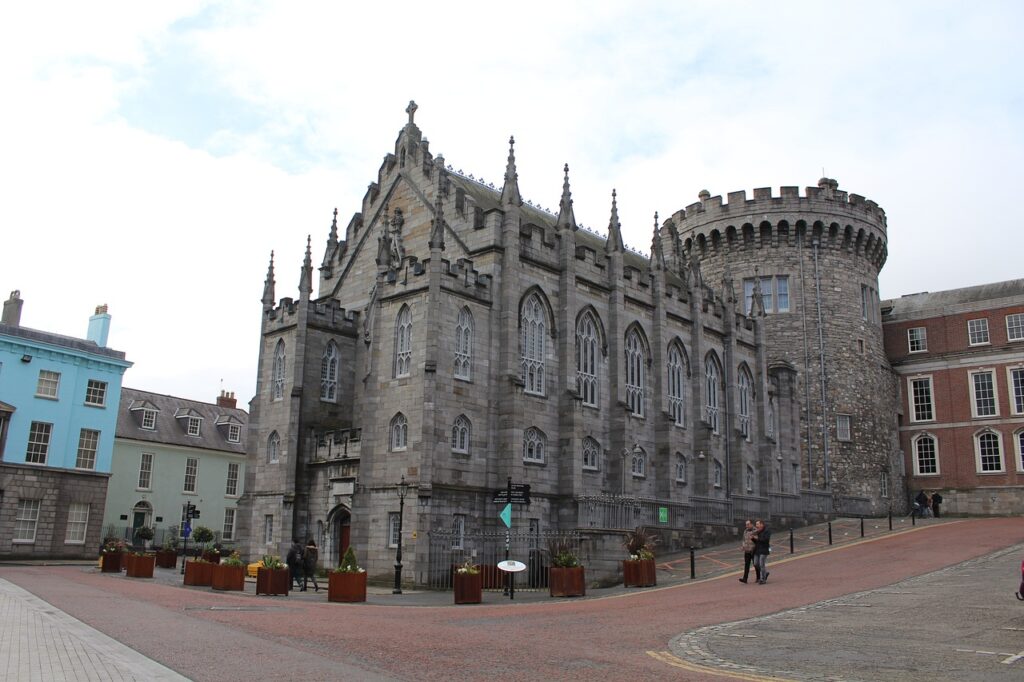 Dublin Castle leží v centru Dublinu / co navštívit v Dublinu