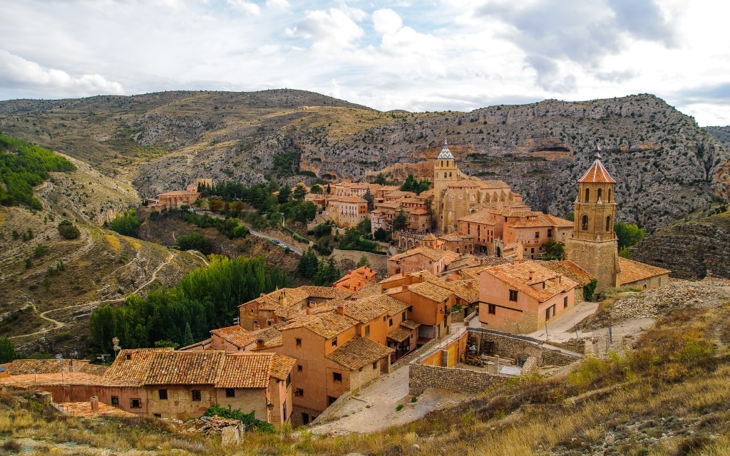 Pohled na Albarracín z pevnosti nad starým městem / nejkrásnější místa ve Španělsku