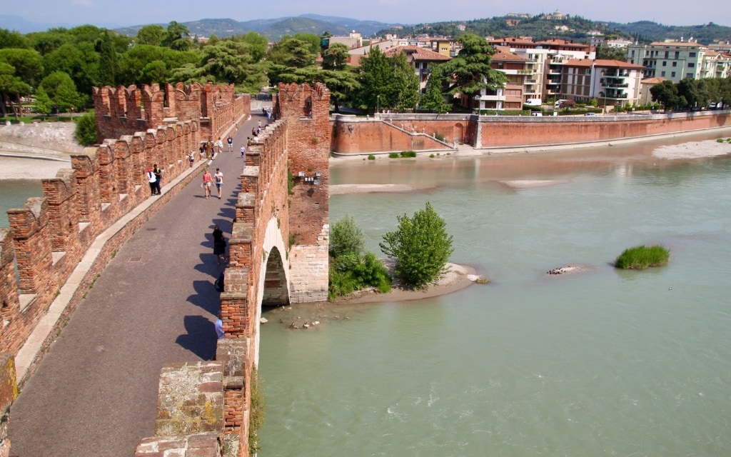 Pohled nad Ponte Scaligero z Castelvecchio 
