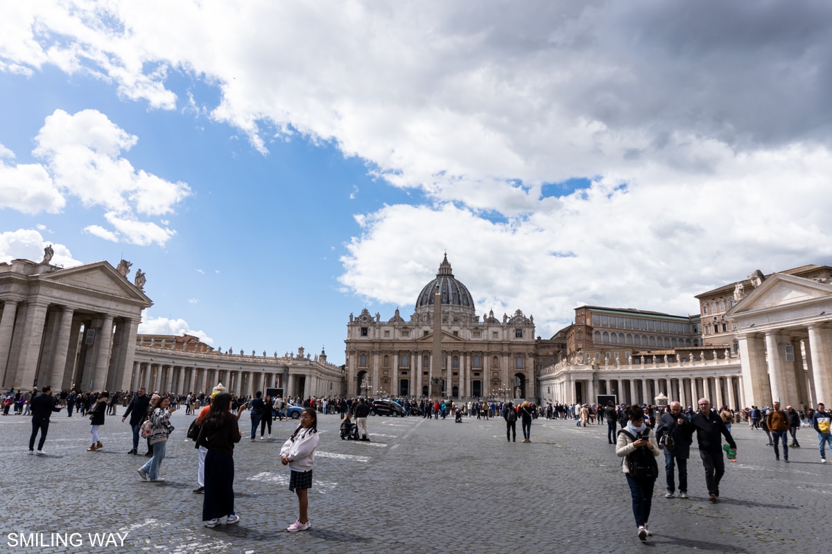 Queues across St Peter's Square to St Peter's Basilica