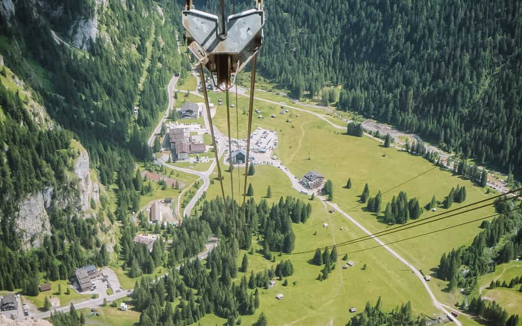 Výhled z lanovky na Marmoladu / Dolomity dovolená
