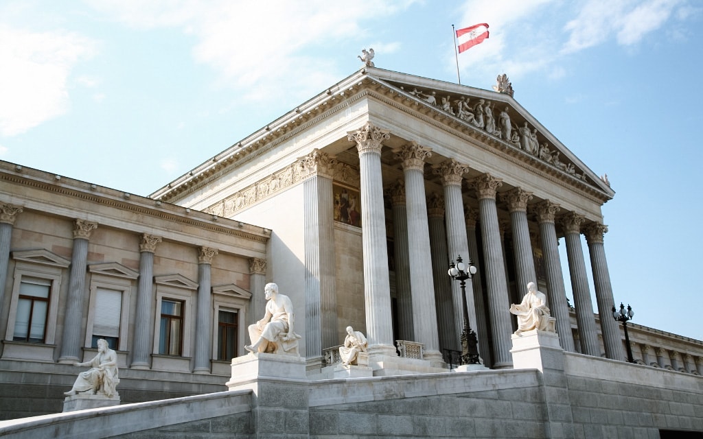 parlament ve Vídni / památky ve Vídni / Ringstrasse