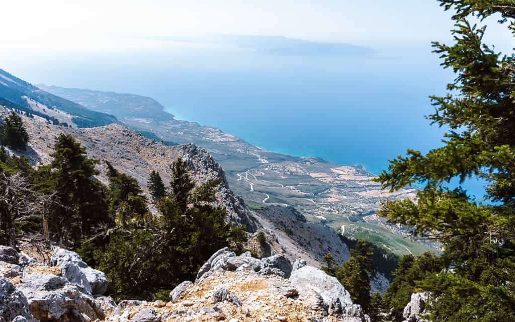 Výhled z vrcholu Ainos
