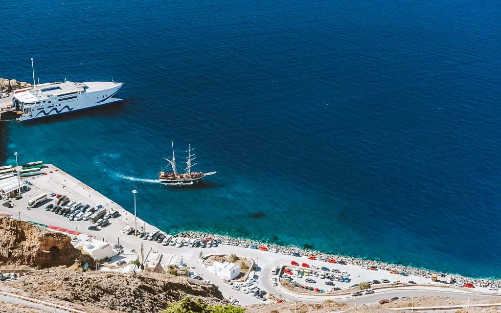 Přístav Athinios na Santorini