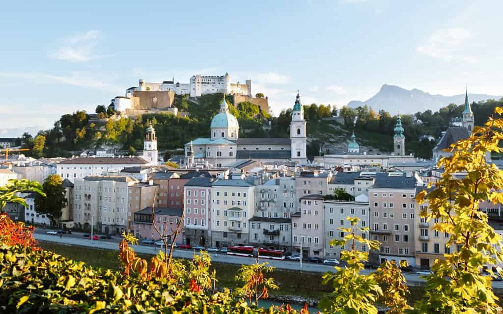 Salzburg Rakousko / kam v okolí Wolfgangsee