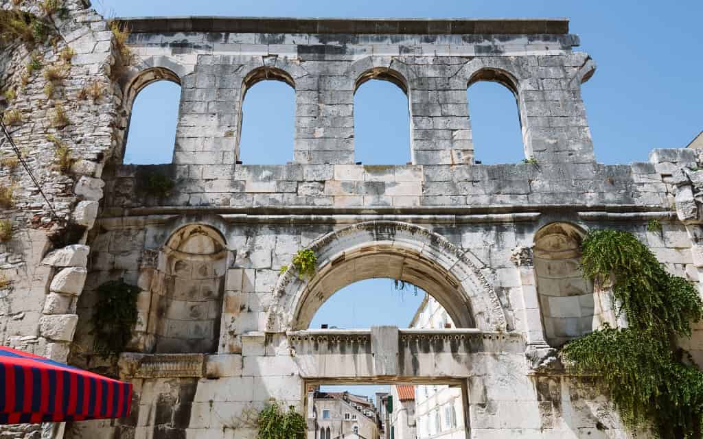 Stříbrná brána Diokleciánův palác Split v Chorvatsku
