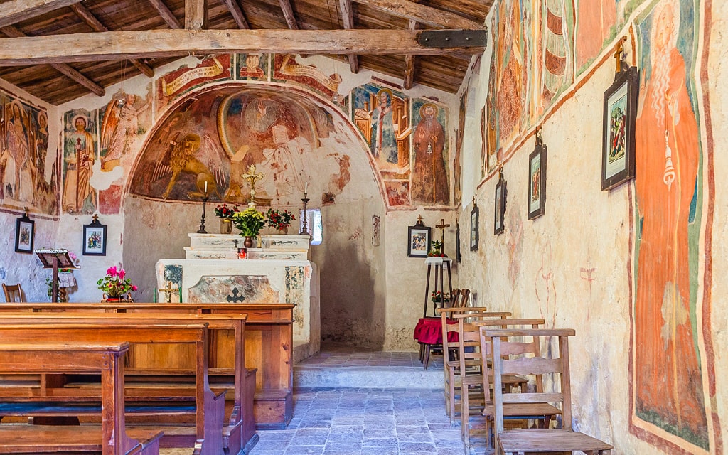 Kostel v Campo di Brenzone / co navštívit u Lago di Garda