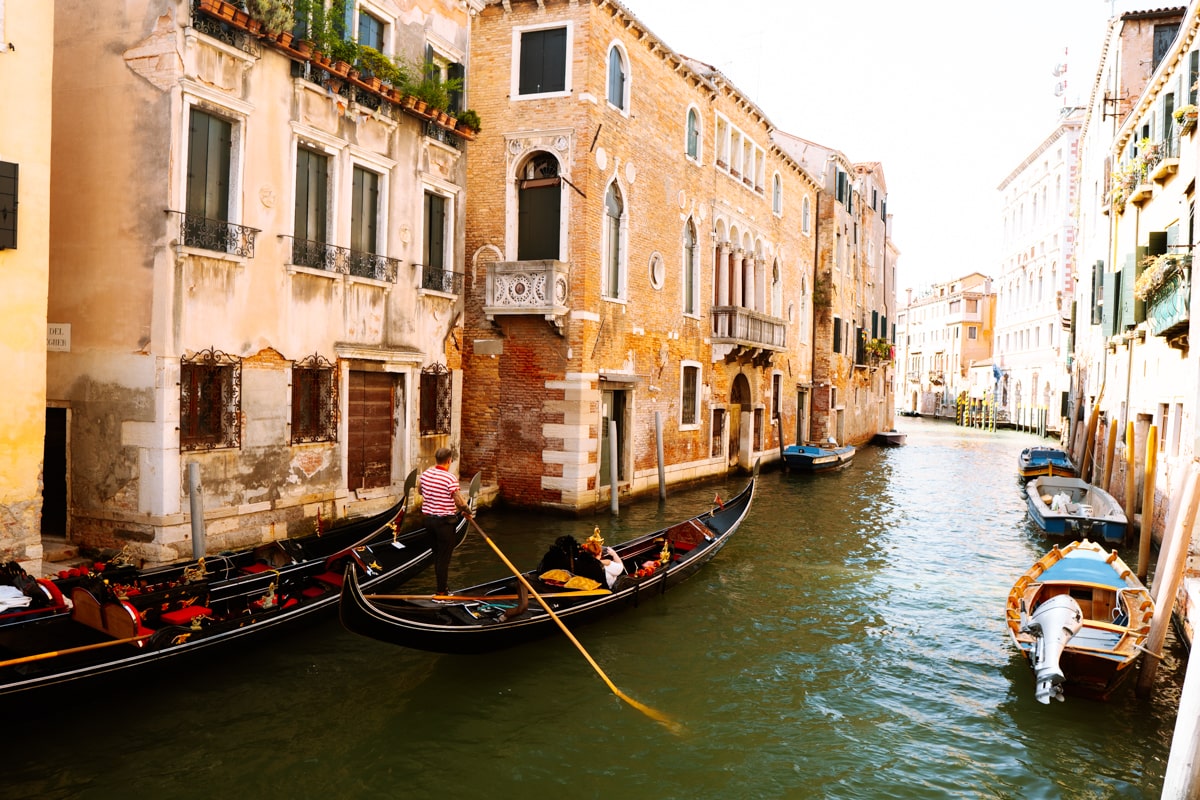 plavba gondolou Benátky doprava