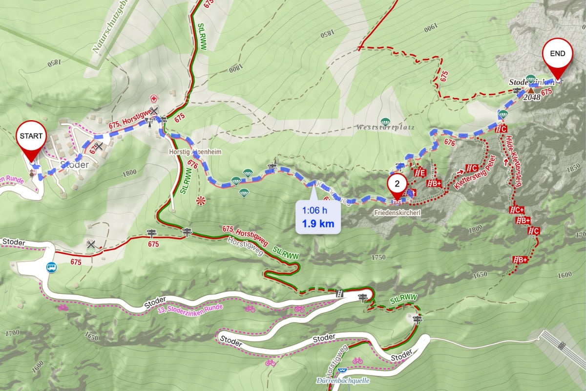 Mapa trasy na vrchol Stoderzinken s vyznačeným výchozím bodem, kapličkou Friedenskircherl a cílem na vrcholu 2048 m.