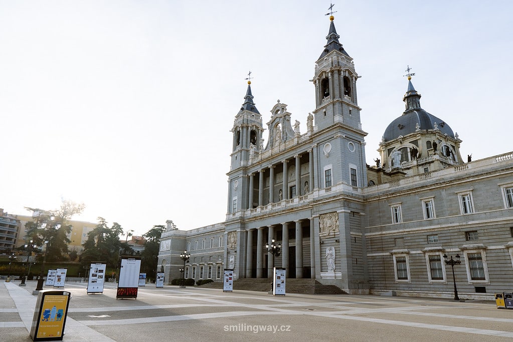 Madrid-katedrala-panny-marie-almudenske-2-1024x683.jpg