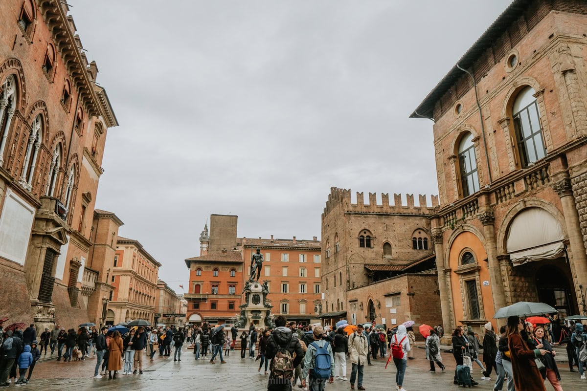 bologna itálie / co navštívit v bologni / piazza maggiore bologna