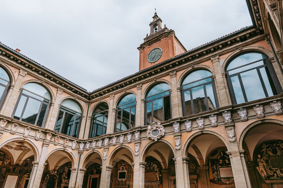 palác archiginnasio bologna