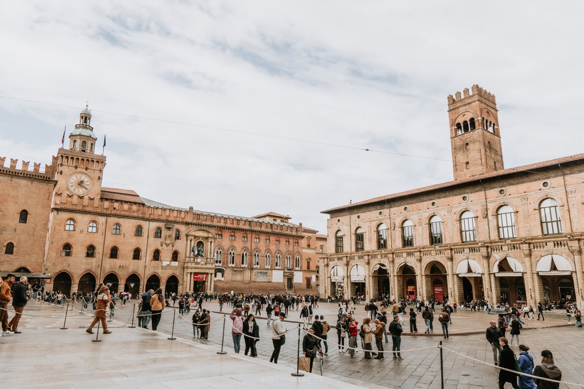 bologna itálie / co navštívit v bologni / piazza maggiore bologna