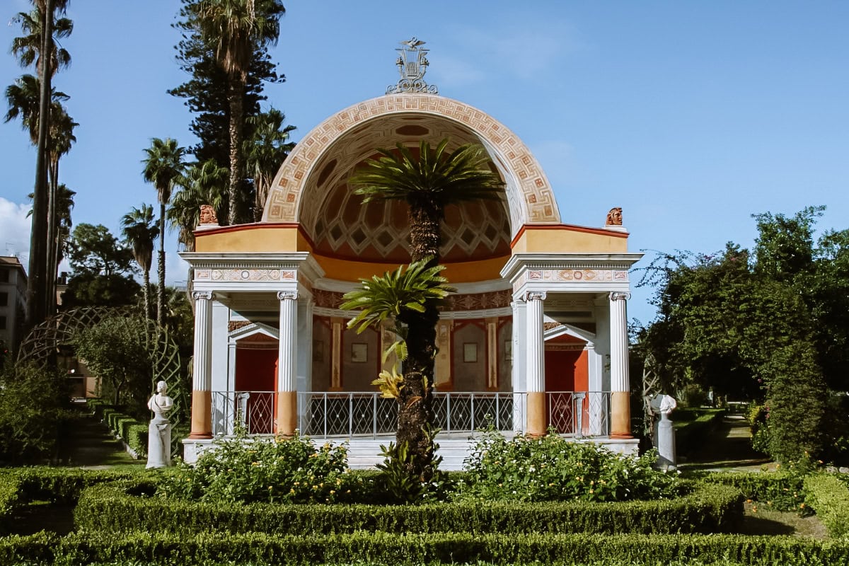 Park Villa Giulia kousek od promenády v Palermu