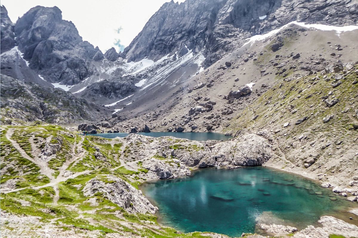 Mountain hut Karlsbader Hütte and Laserzsee