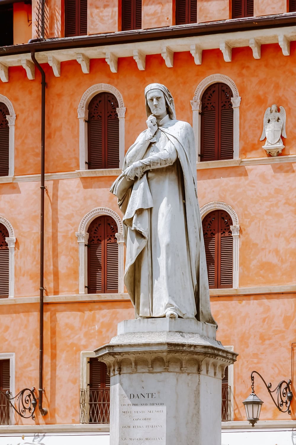 Socha Danteho na Piazza dei Signori