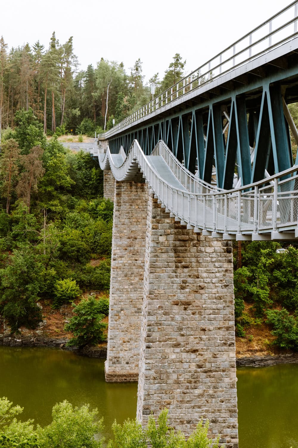 Pňovanský most a přehrada Hracholusky